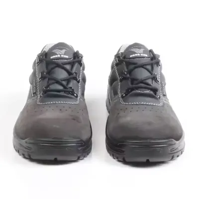  SAFETY SHOES FOR WORKERS